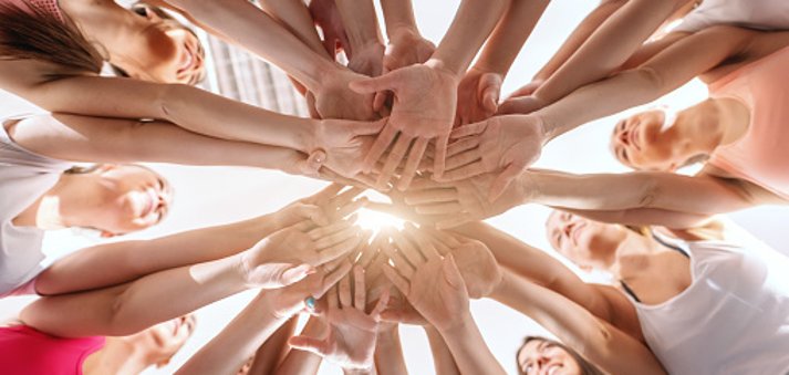 Viele Hände bilden einen Verein